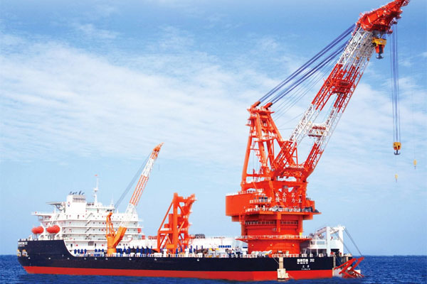 中海油1200吨起重铺管船